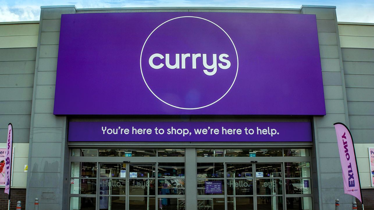 Example of Curry's rebrand signage by Nova Aluminium Systems